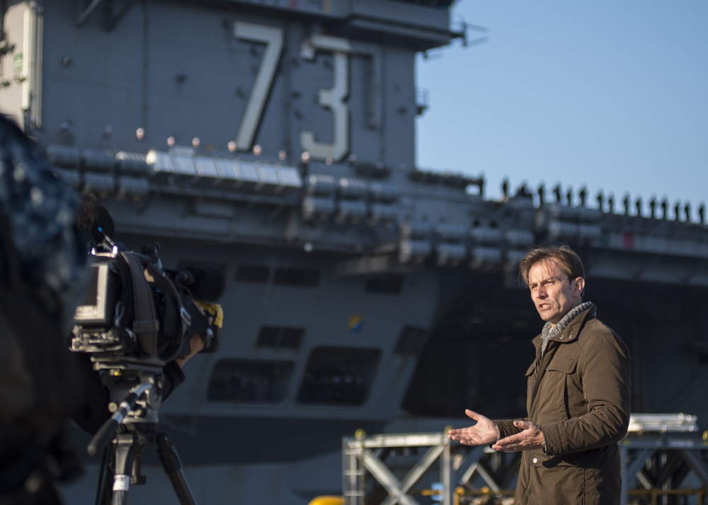 USS George Washington arrives