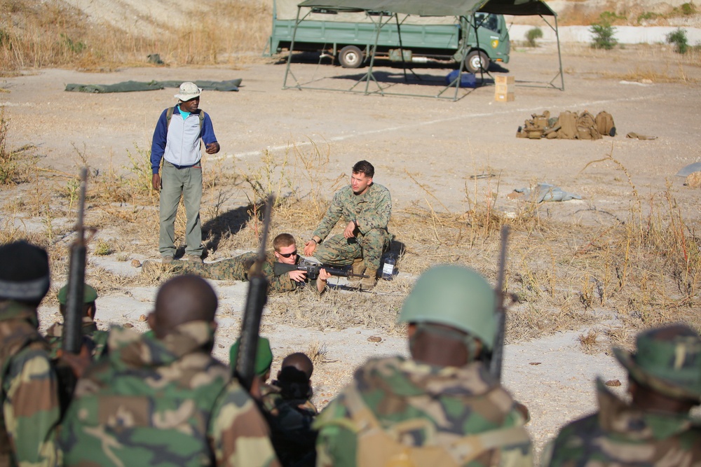 Special-Purpose Marine Air-Ground Task Force Africa 13 Marines train with Companie de Fusilier Marine Commandos