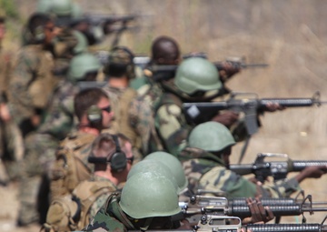 Special-Purpose Marine Air-Ground Task Force Africa 13 Marines train with Companie de Fusilier Marine Commandos