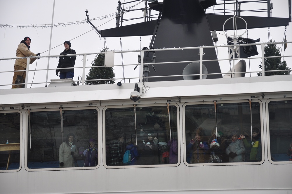 Coast Guard Cutter arrives in Chicago with 1,200 Christmas trees