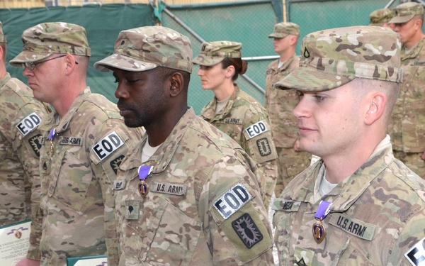 EOD soldiers receive Purple Hearts