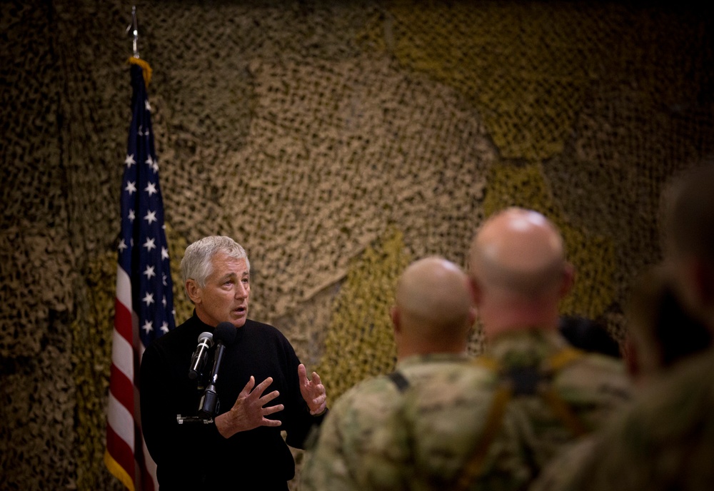 Hagel visits troops at Kandahar Airfield