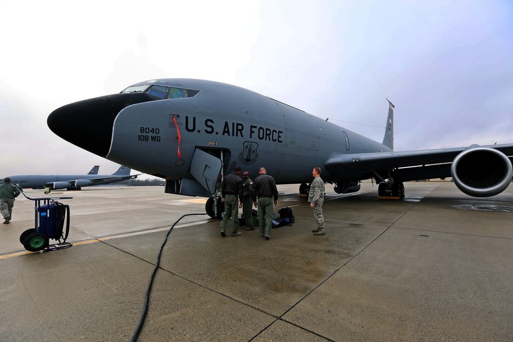 Air refueling training for 108th Wing pilots and boom operators