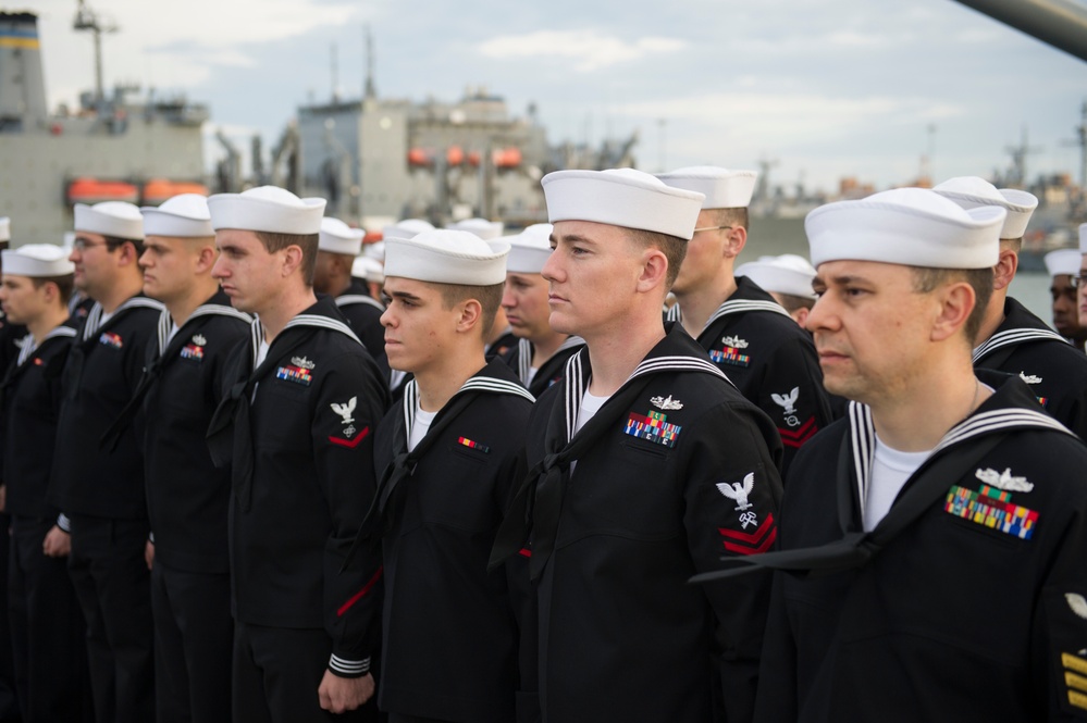 Dvids - Images - Uss Mahan's Pearl Harbor Remembrance Ceremony [image 3 