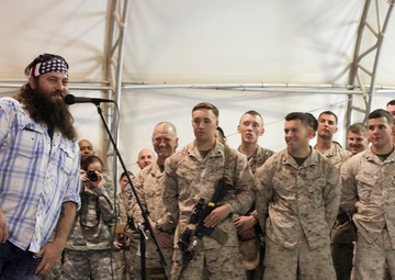 Duck Dynasty visis Marines in Afghanistan