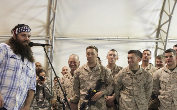 Duck Dynasty visis Marines in Afghanistan