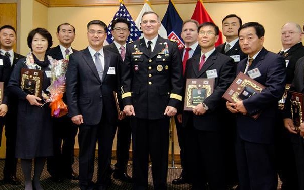USFK rewards KN, civilian employees