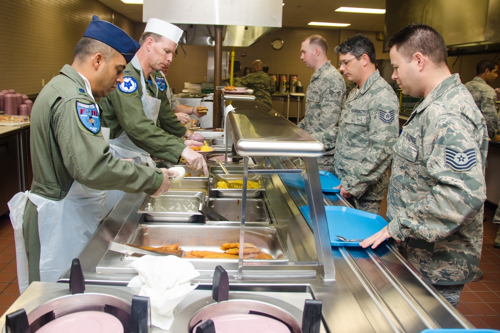 169th Fighter Wing commanders serve Christmas lunch