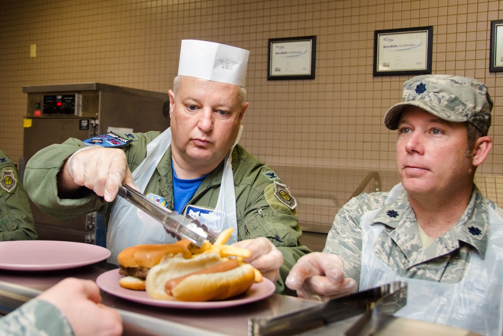 169th Fighter Wing commanders serve Christmas lunch