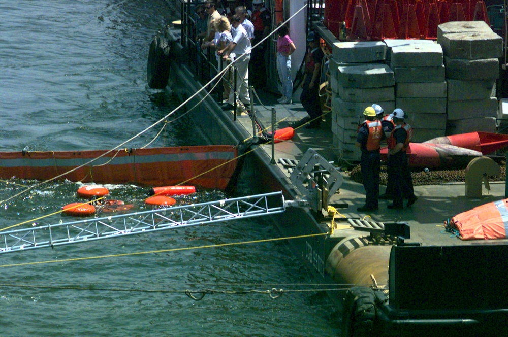 VESSEL OF OPPORTUNITY SKIMMING SYSTEM