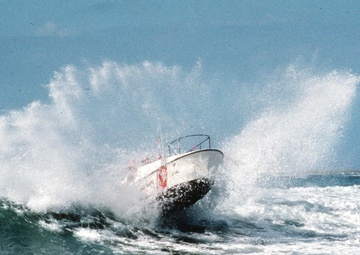 30 ft motor surfboat