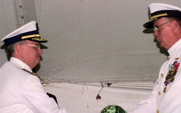 COMMANDANTS COLLINS, LOY