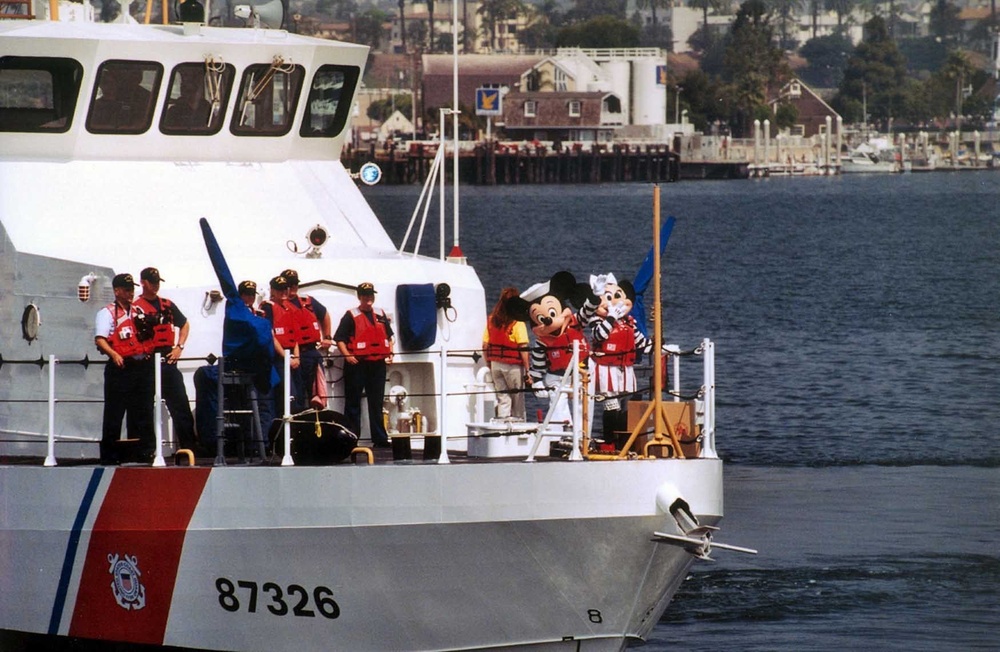 MICKEY &amp; MINNIE MOUSE ON BOARD CGC BLACKTIP
