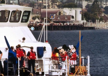 MICKEY &amp; MINNIE MOUSE ON BOARD CGC BLACKTIP
