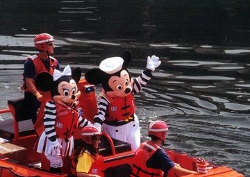 MICKEY &amp; MINNIE MOUSE ON BOARD CGC BLACKTIP