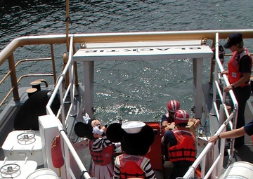 MICKEY &amp; MINNIE MOUSE ON BOARD CGC BLACKTIP