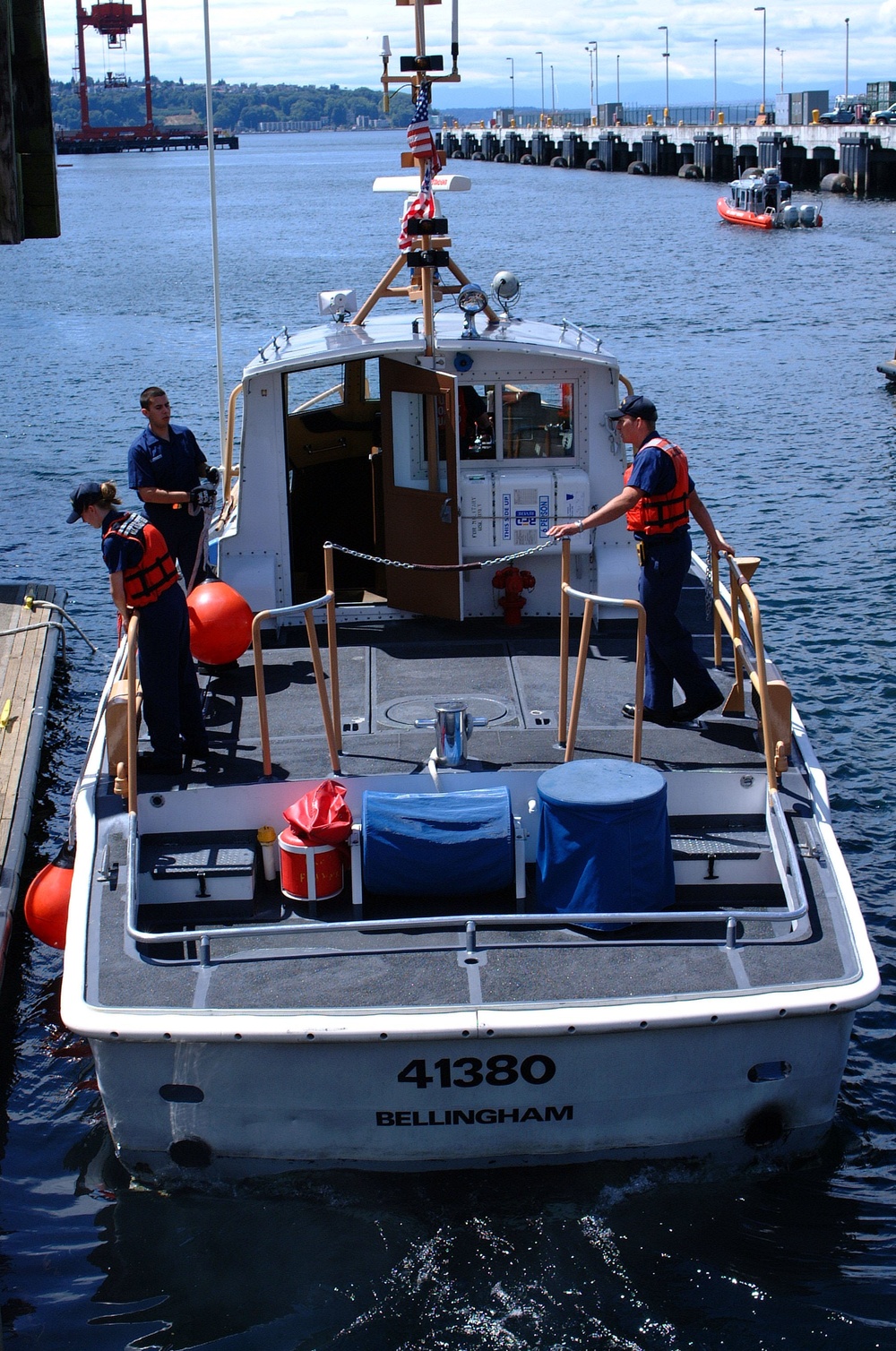 COAST GUARD  SMALL BOAT