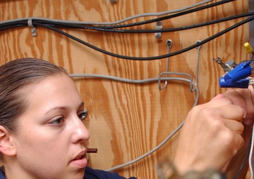 ELECTRICIAN'S MATE (EM)