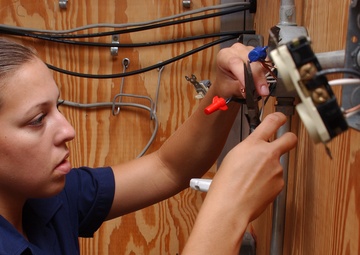 ELECTRICIAN'S MATE (EM)