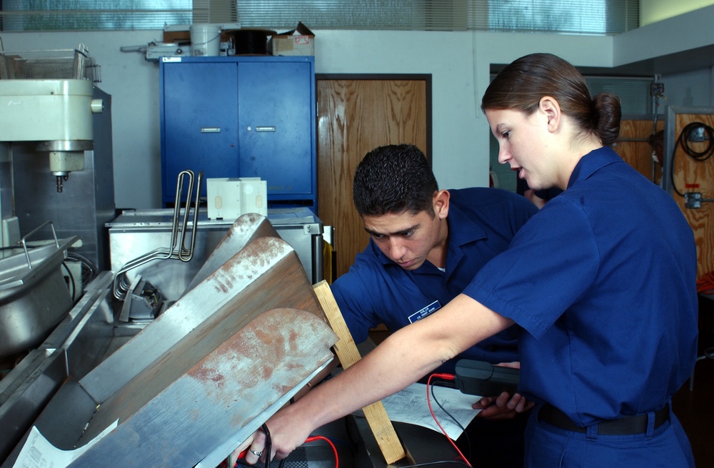 ELECTRICIAN'S MATE (EM)