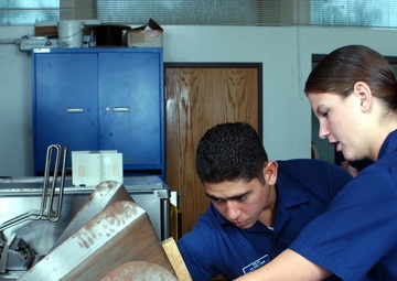 ELECTRICIAN'S MATE (EM)