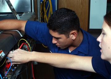 ELECTRICIAN'S MATE (EM)