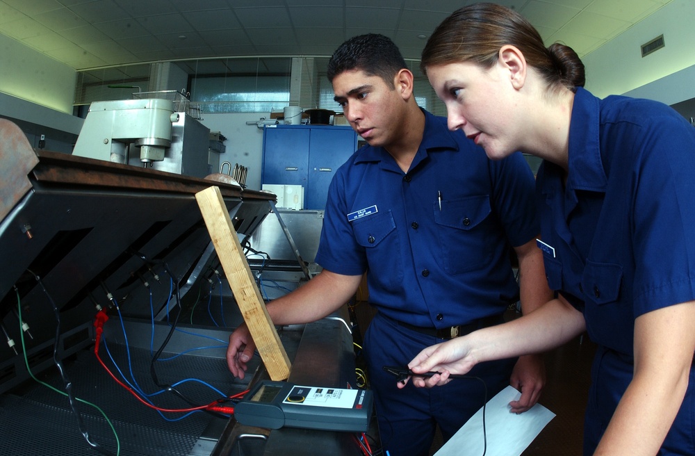 ELECTRICIAN'S MATE (EM)