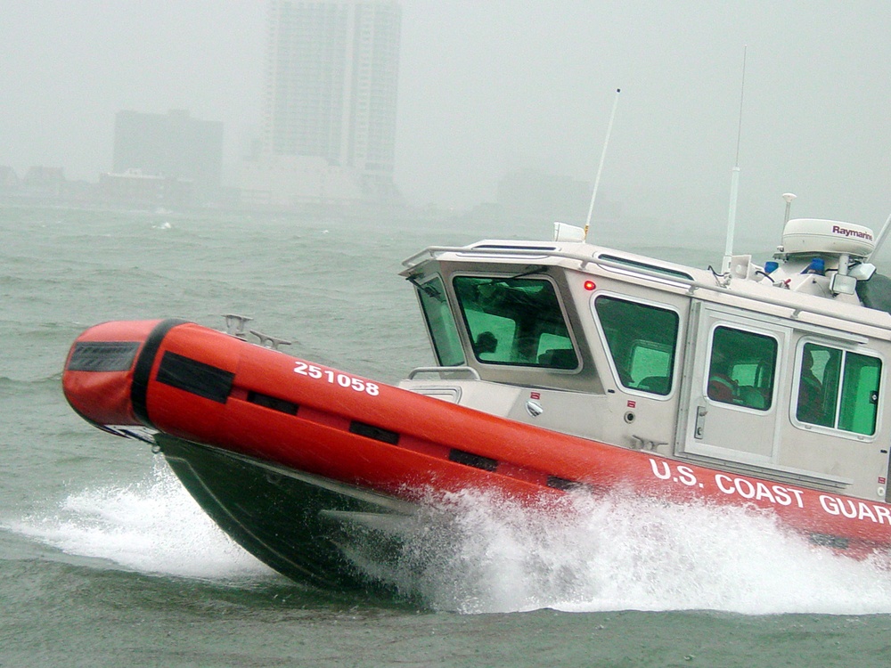 RB-S DEFENDER CLASS RESPONSE BOAT