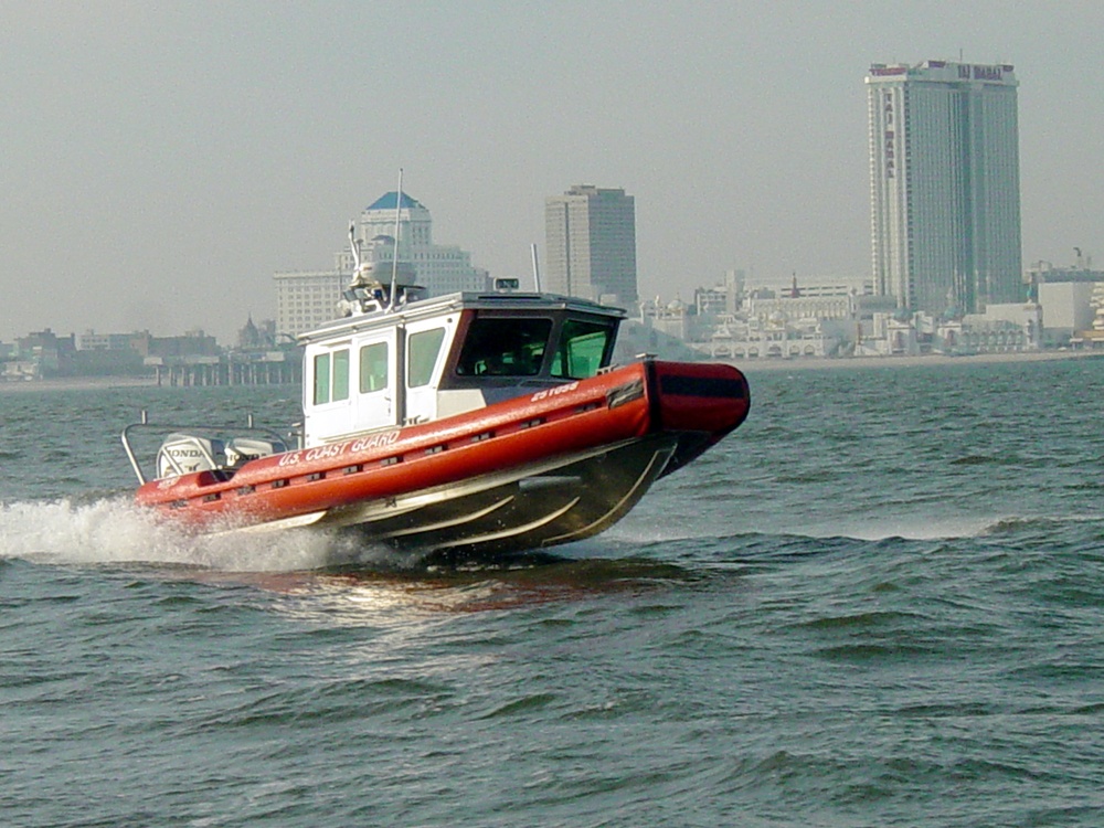 RB-S DEFENDER CLASS RESPONSE BOAT