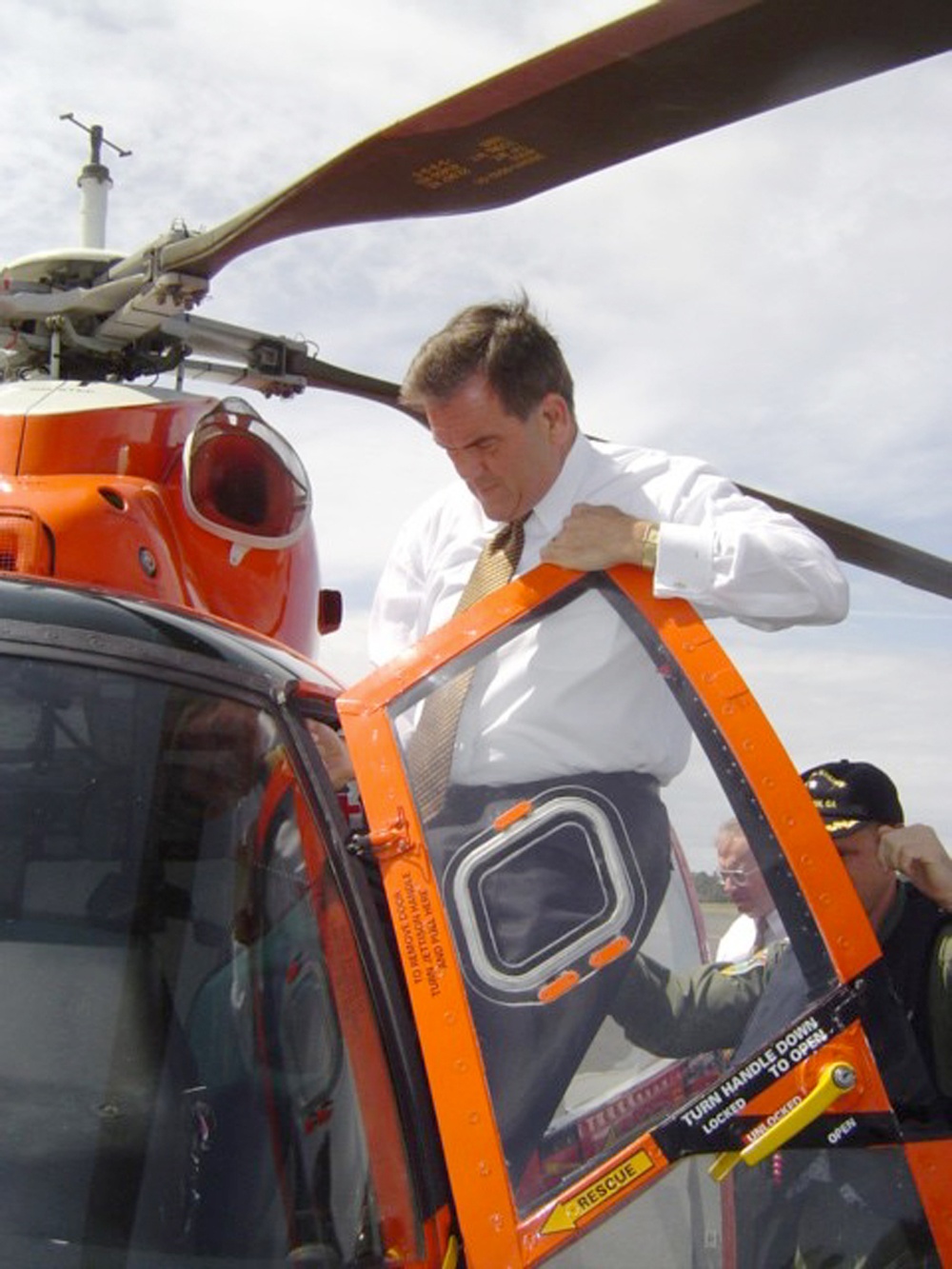 SECRETARY RIDGE VISITS SAVANNAH AIRSTA