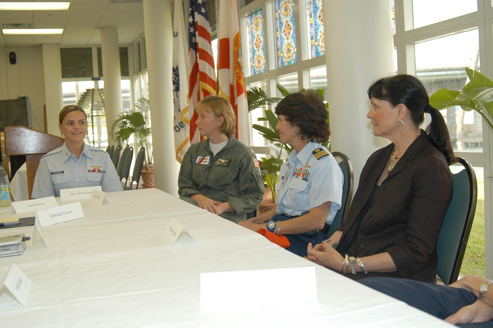 Eberhart meets with Coast Guard women