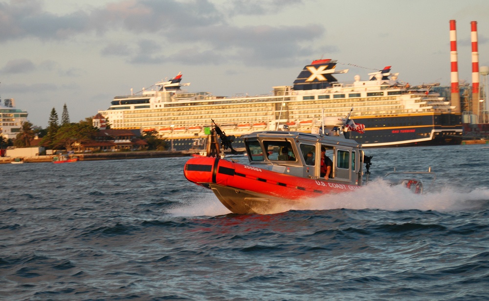 CG 41 PATROLS PORT EVERGLADES