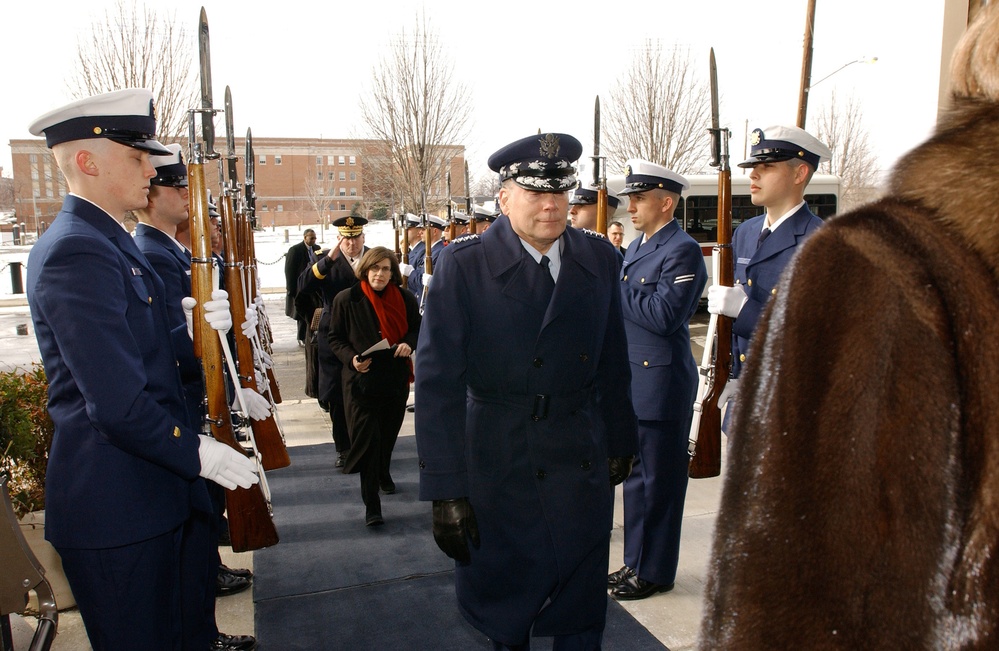 JOINT CHIEFS OF STAFF VISIT COAST GUARD HQ