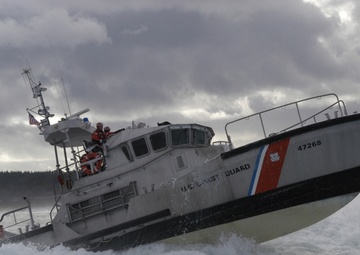 MOTOR LIFE BOAT IN SURF