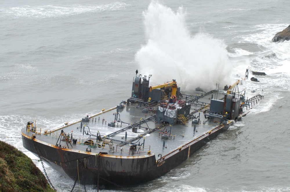 GROUNDED BARGE NEAR IIWACO, WASHINGTON