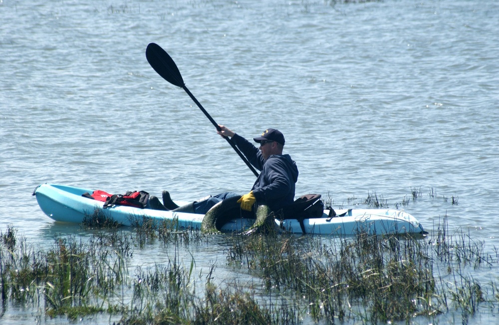 USCG PARTICIPATES IN SAN DIEGO ENVIRONMENTAL CLEANUP (FR)