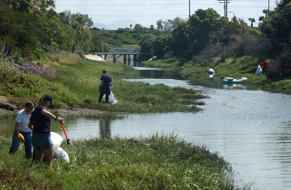USCG PARTICIPATES IN SAN DIEGO ENVIRONMENTAL CLEANUP
