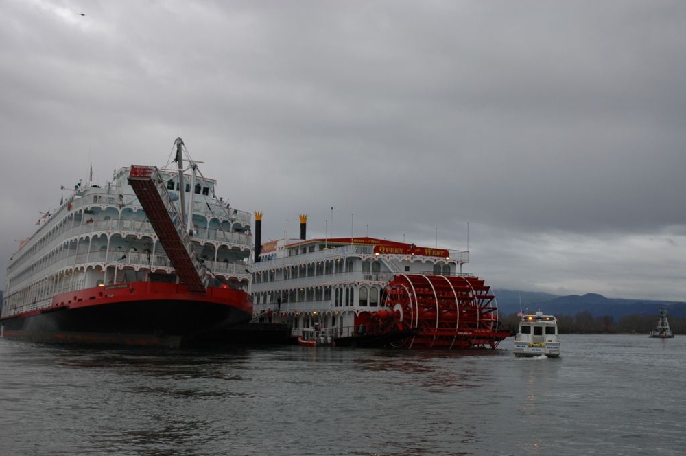 Coast Guard assists grounded Empress of the North