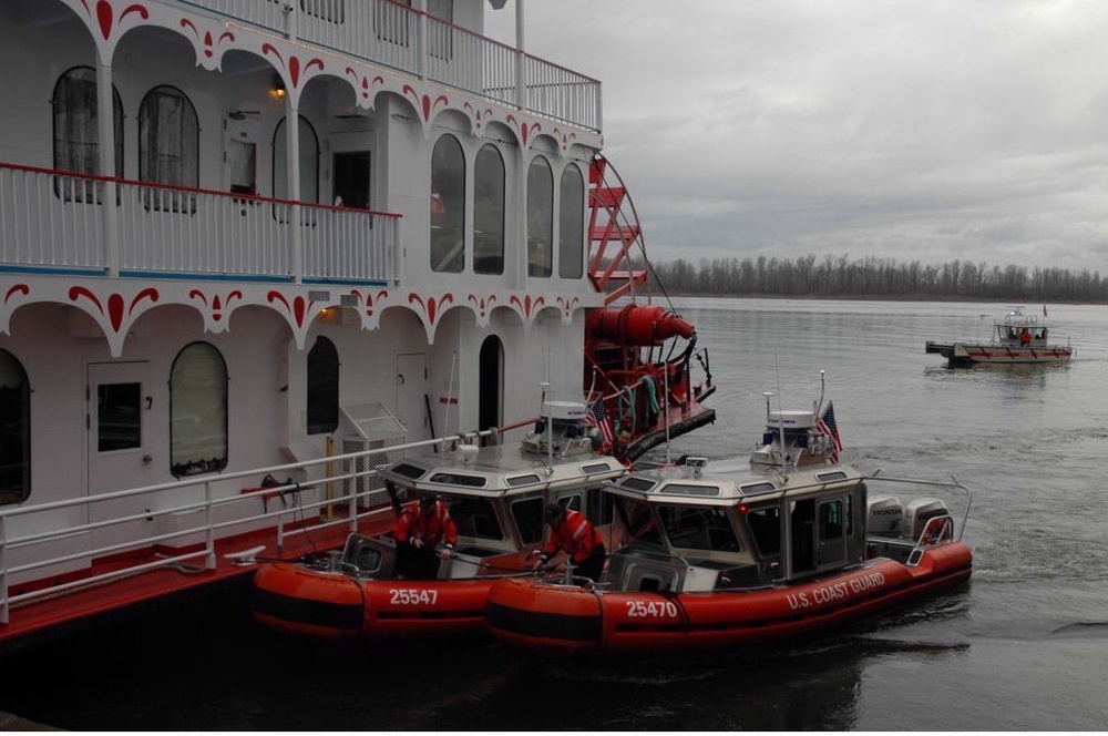 Coast Guard assists grounded Empress of the North