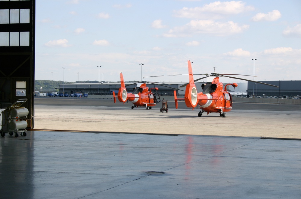 HH-65C DOLPHIN HELICOPTER