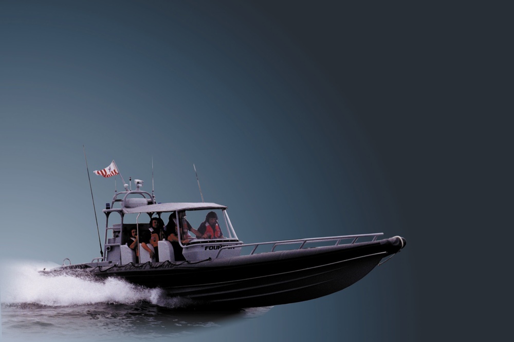 DEPLOYABLE PURSUIT BOAT