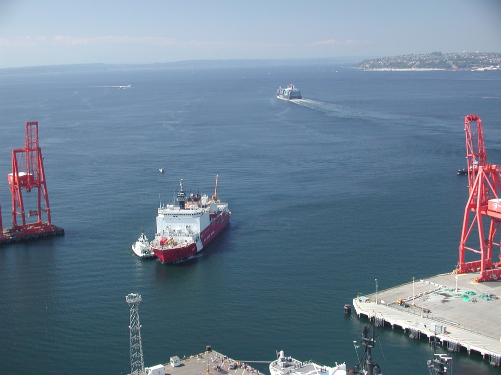 COAST GUARD CUTTER HEALY (WAGB 20)