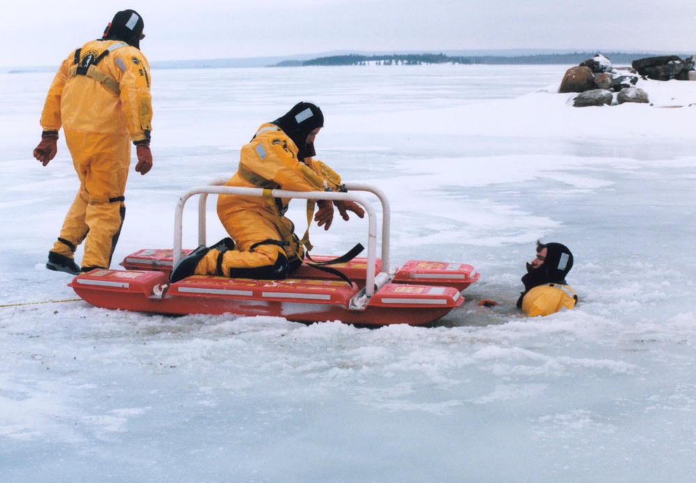 AUXILIARY ICE RESCUE TRAINING