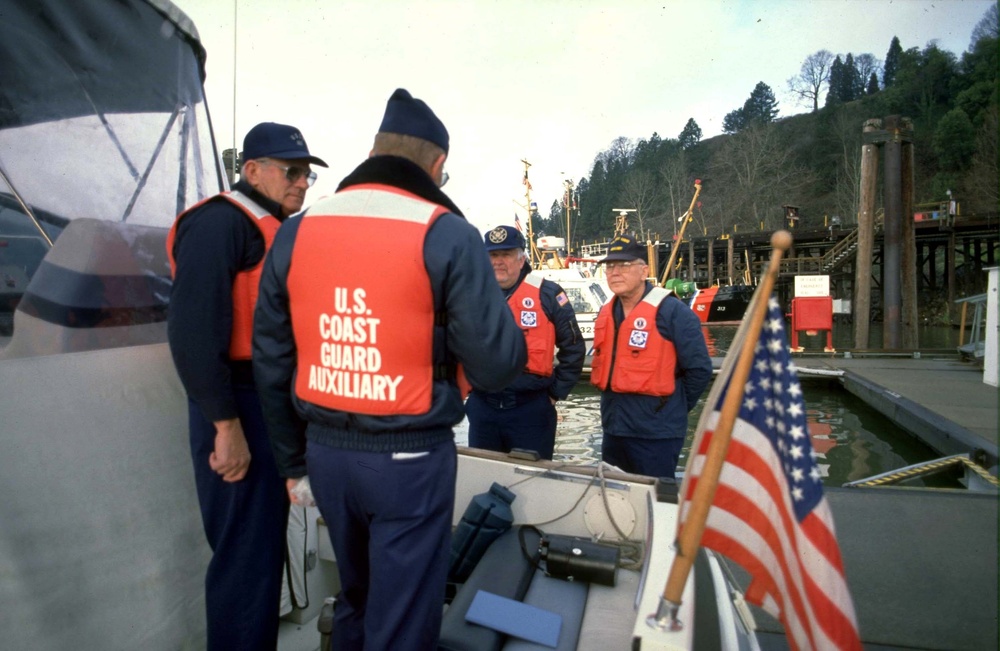 COAST GUARD AUXILLARY