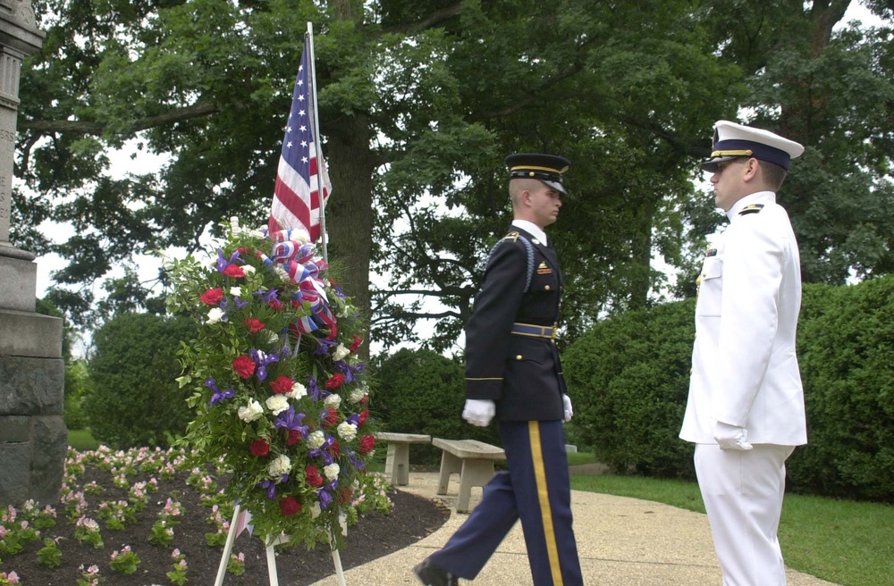 WREATH LAYING AT ARLINGTON NATIONAL CEMETERY