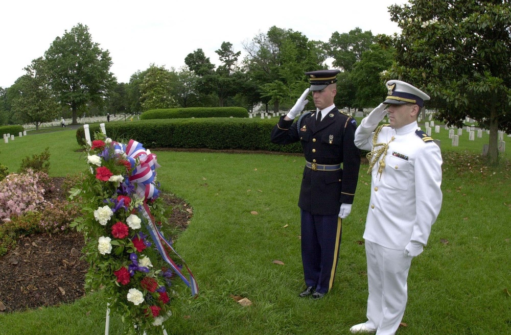 WREATH LAYING AT ARLINGTON NATIONAL CEMETERY