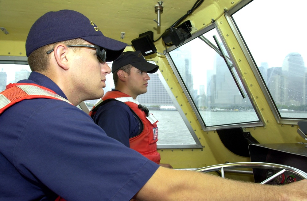 Rescue boat patrols New York harbor
