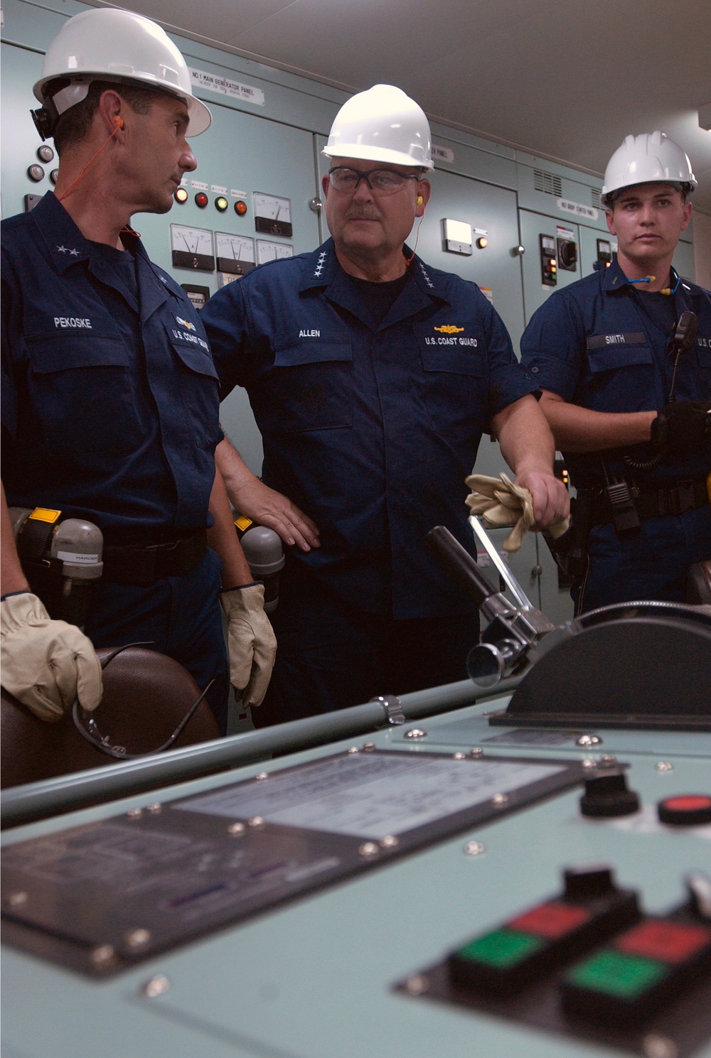 COMMANDANT INSPECTS CHEMICAL CARRIER