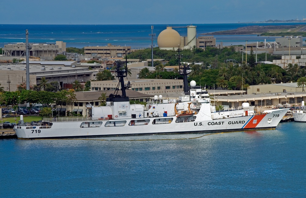 Boutwell Makes Stops in Honolulu