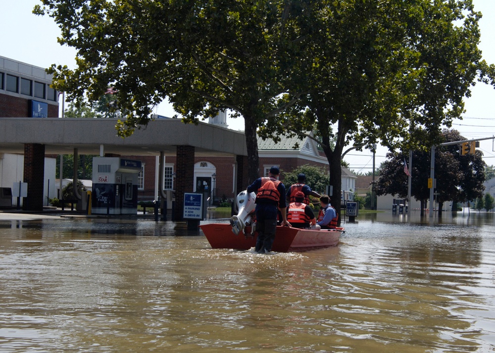 Gilmore Inspects Ottawa